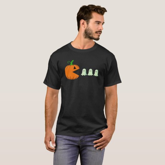 キュートなハロウィンのカボチャが幽霊を食べる面白いゲーマー Tシャツ (正面フル)