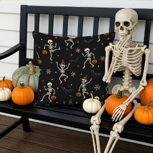キュートなハロウィンダンスするスケルトンパターンブラック アウトドアクッション