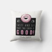 キュートなバイブル聖句詩篇34:8とピンクドーナツ クッション (裏面)