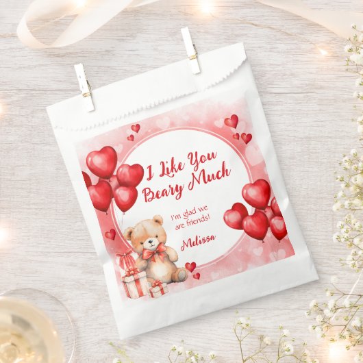 キュートなバレンタインデーと赤いハート教室 フェイバーバッグ (クリップ留めされた状態)