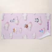 キュートなパステルアニマルズオンクラウドモノグラム ビーチタオル (正面)