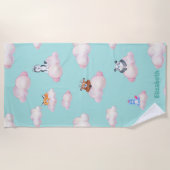 キュートなパステルアニマルズオンクラウドモノグラム ビーチタオル (正面)