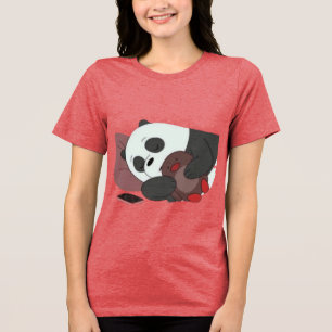 キュートなパンダの寝顔イラスト 赤いTシャツ Adora トライブレンドＴシャツ