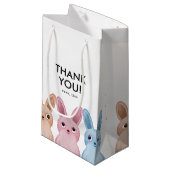 キュートなパーティーバニーとベビーギフトありがとう スモールペーパーバッグ (正面アングル)