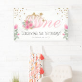 キュートなピンクのかぼちゃの花とゴールドの1歳の誕生日パーティー 横断幕 (インサイチュ)