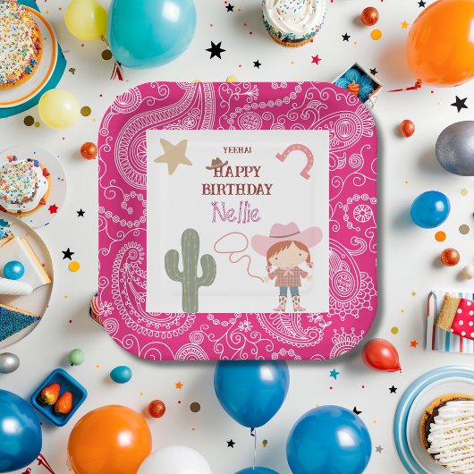 キュートなピンクのカウガールの子供の誕生日 ペーパープレート