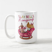 キュートなピンクのスレイベルがクリスマスパンを鳴らす コーヒーマグカップ (左)