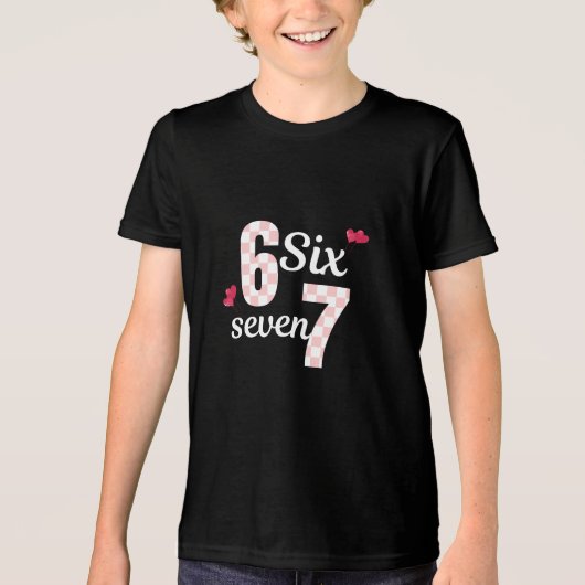 キュートなピンクのチェック柄の数字 6 7 Tシャツ (正面)