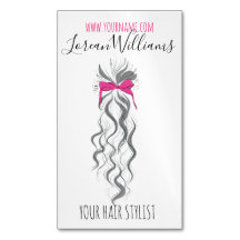 キュートなピンクの弓グレーと白のブレイダーのヘアスタイリング