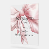 キュートなピンクの弓結び目ブライダルシャワー アクリルサイン (傾斜)