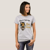 キュートなピンナップビー 悩むな "Bee Happy" Tシャツ (正面フル)