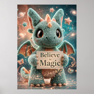 キュートなファンタジードラゴンのぬいぐるみが魔法を信じるを掲げる ポスター