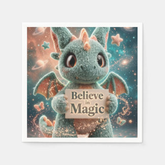 キュートなファンタジードラゴンのぬいぐるみが魔法を信じる スタンダードカクテルナプキン