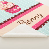 キュートなミントピンクカップケーキと散水名前をカスタムする シェルパブランケット (3/4)