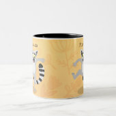 キュートなリングの尻尾踊り漫画イラストレーション ツートーンマグカップ (中央)