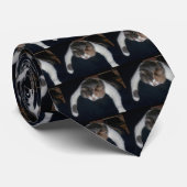 キュートな三毛猫の寝猫肩 ネクタイ (ロール)