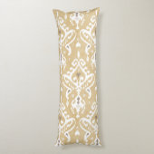 キュートな中性金ゴールドベージュイカットの部族のパターン ボディピロー (裏面 (縦))