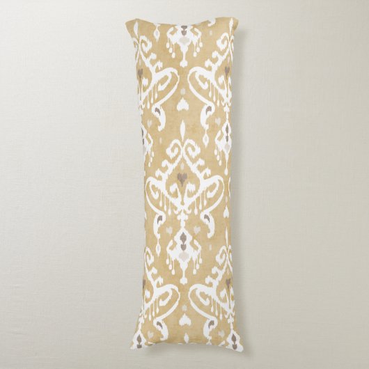 キュートな中性金ゴールドベージュイカットの部族のパターン ボディピロー (正面縦)