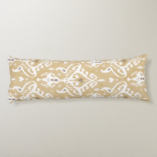 キュートな中性金ゴールドベージュイカットの部族のパターン ボディピロー (裏面)
