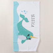 キュートな北極圏クジラの漫画 ビーチタオル (正面)