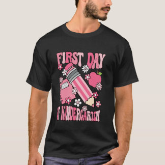 キュートな女子学生の幼稚園の初日 Tシャツ
