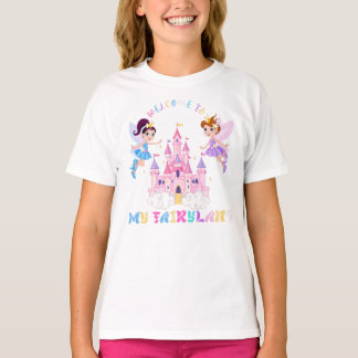 キュートな妖精とフェアリーランドの城 Tシャツ