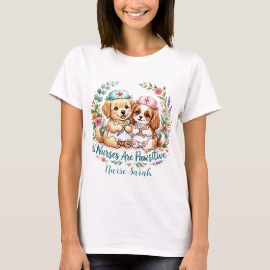 キュートな子犬の看護師 ポジティブな水彩パーソナライズデザイン Tシャツ (正面)