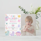 キュートな恐竜Five-A-Saurus 5誕生日写真 招待状 (スタンド正面)