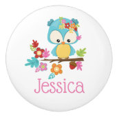 キュートな森フクロウ赤ちゃん女の子モノグラムパーソナライズされた セラミックノブ (正面)