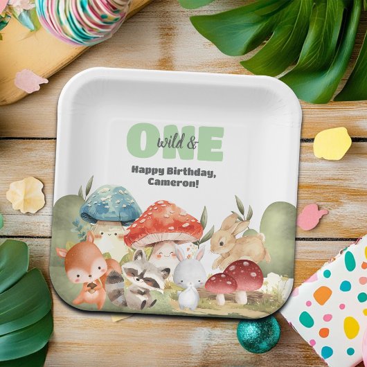 キュートな森林動物の1歳の誕生日パーティー ペーパープレート