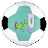 キュートな火吹き緑のおもしろいドラゴン漫画 サッカーボール (回転)