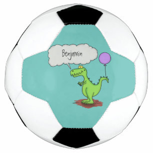 キュートな火吹き緑のおもしろいドラゴン漫画 サッカーボール