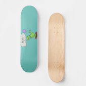 キュートな火吹き緑のおもしろいドラゴン漫画 スケートボード (正面)