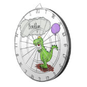 キュートな火吹き緑のおもしろいドラゴン漫画 ダーツボード (正面右)