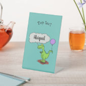 キュートな火吹き緑のおもしろいドラゴン漫画 台座サイン (インサイチュ)