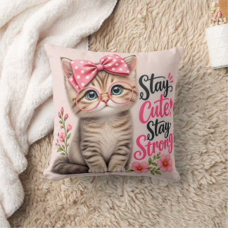 キュートな猫の枕 - かわいいままで強く生きる、愛らしい クッション