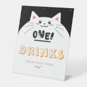 キュートな猫フレームと輝く星 1歳の誕生日ドリンク 台座サイン (正面)