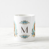 キュートな獅子冠をかぶった魅力的フローラモノグラム コーヒーマグカップ (中央)