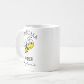 キュートな祖母がおかしな赤ちゃんと判明 コーヒーマグカップ (正面左)