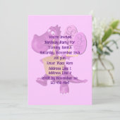 キュートな紫色の恐竜の誕生日パーティー 招待状 (スタンド正面)