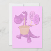 キュートな紫色の恐竜の誕生日パーティー 招待状 (裏面)