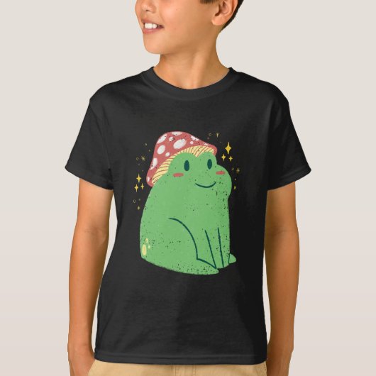 キュートな緑のカエルとキノコの帽子 Tシャツ (正面)