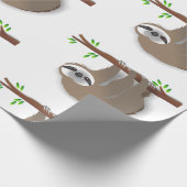 キュートな茶色のナマケモノが木の枝に休む ラッピングペーパー (角)