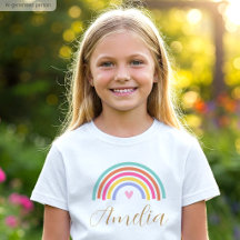 キュートな虹の愛ハートの名前入りギフトTシャツ