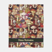 キュートな赤いキノコの真菌の庭 フリースブランケット (正面)