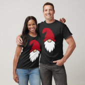 キュートな赤い帽子のクリスマス・ノーム Tシャツ (ユニセックス)