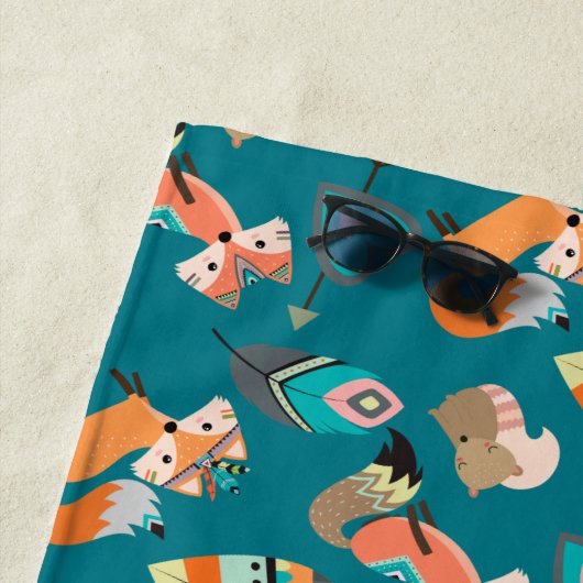 キュートな部族キツネ模様モノグラム ビーチタオル (インサイチュ)