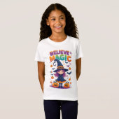 キュートな魔女の女の子 カボチャ コウモリ ハロウィン 🧙♀️ Tシャツ (正面フル)