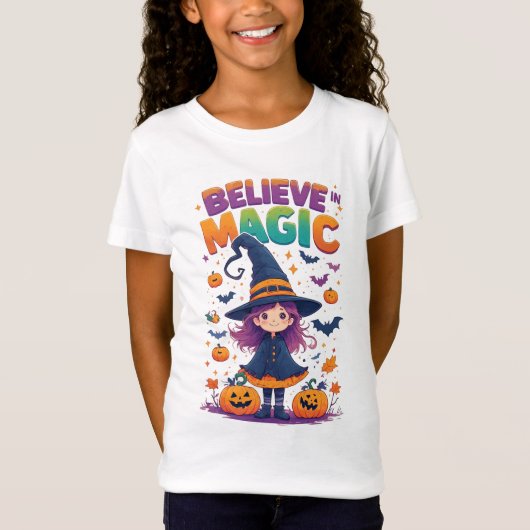 キュートな魔女の女の子 カボチャ コウモリ ハロウィン 🧙♀️ Tシャツ (正面)