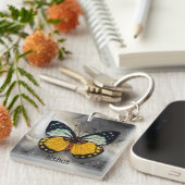 キュートな黄色のパーソナライズされた蝶 キーホルダー (正面右)
